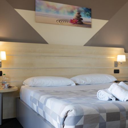 Hotel Giallo Noceto Exterior photo