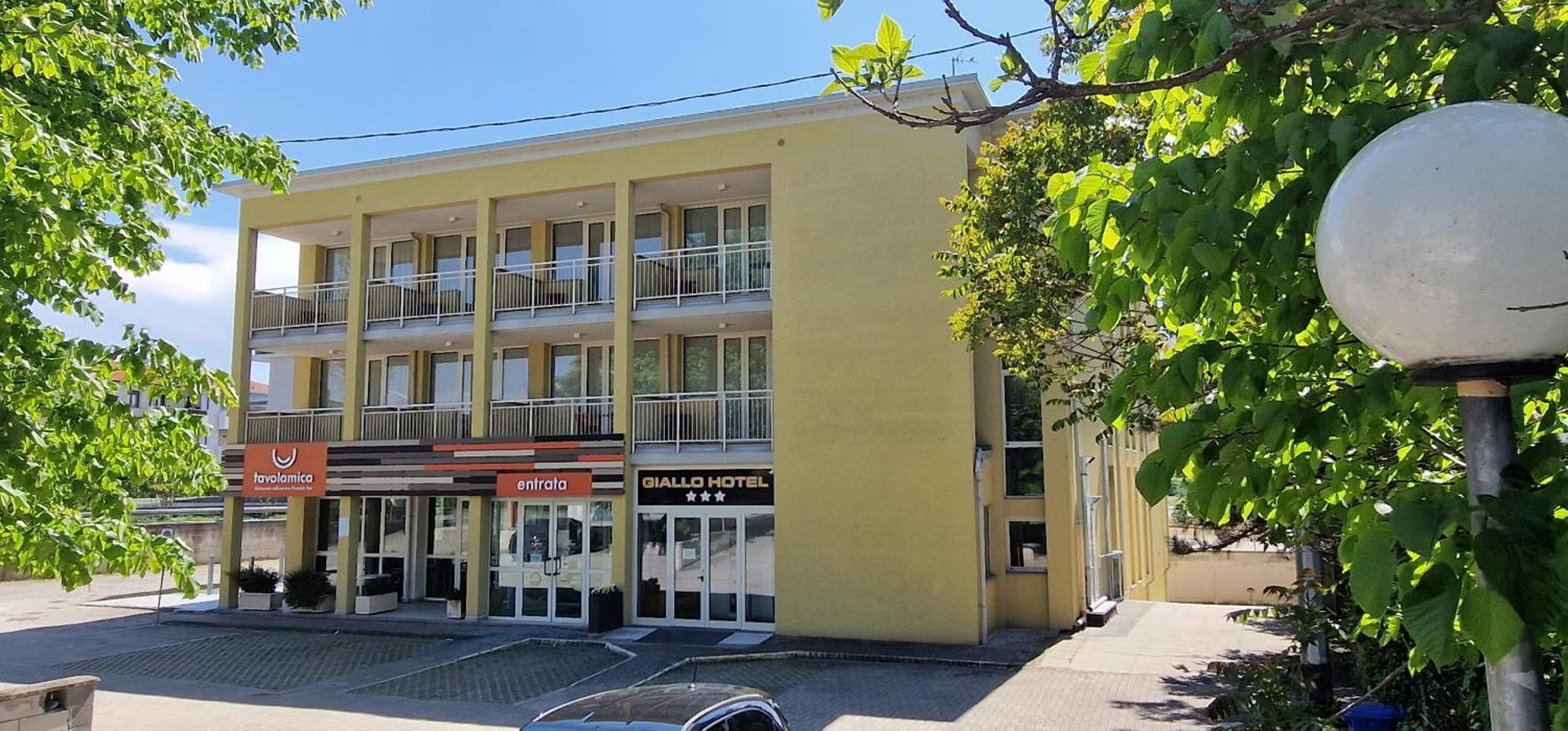 Hotel Giallo Noceto Exterior photo